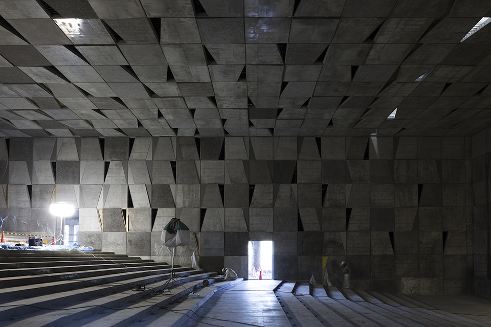 Waseda University Senior High School Auditorium by Nikken Sekkei Ltd