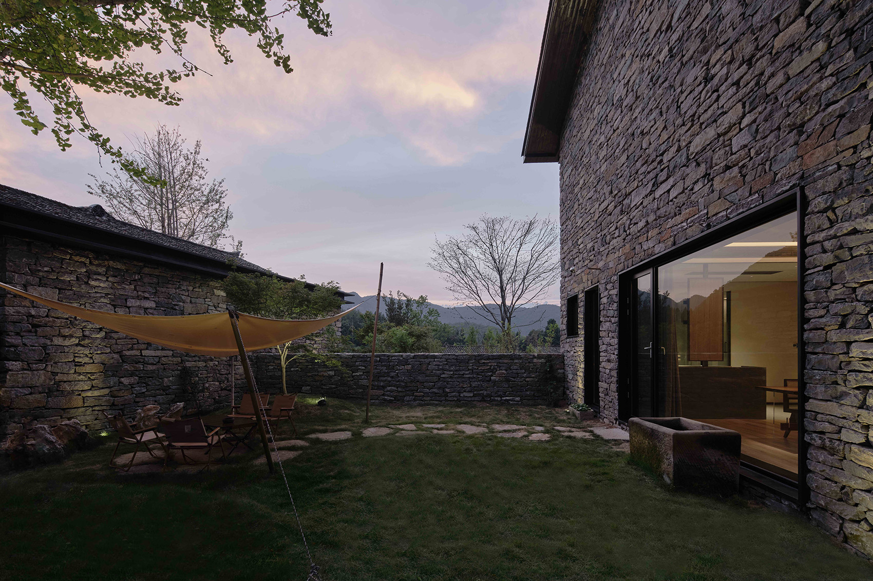 Nanchawan Stone House In Yichang B&B Phase II. By The Design Institute ...