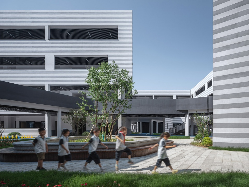 Quzhou Xinhua No 2 Primary School China by LYCS Architecture