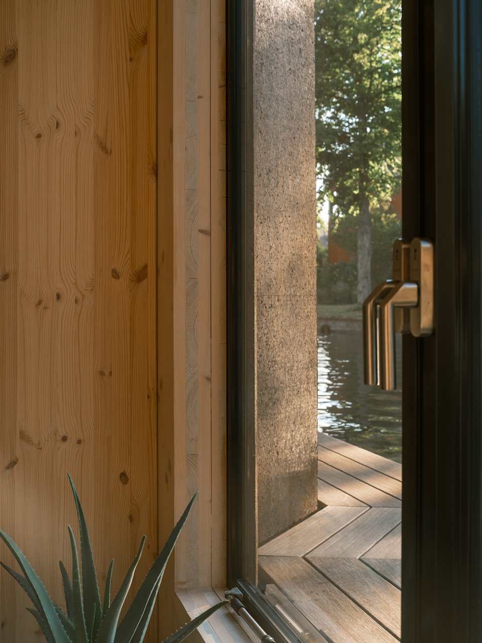 the float by studio rap