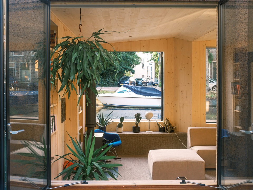 the float by studio rap