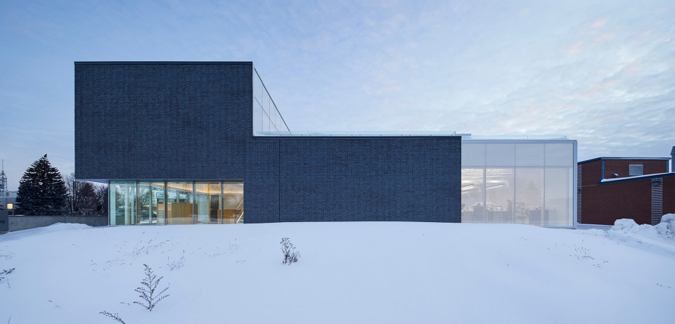 Lafond Desjardins Dental Laboratory by ACDF Architecture