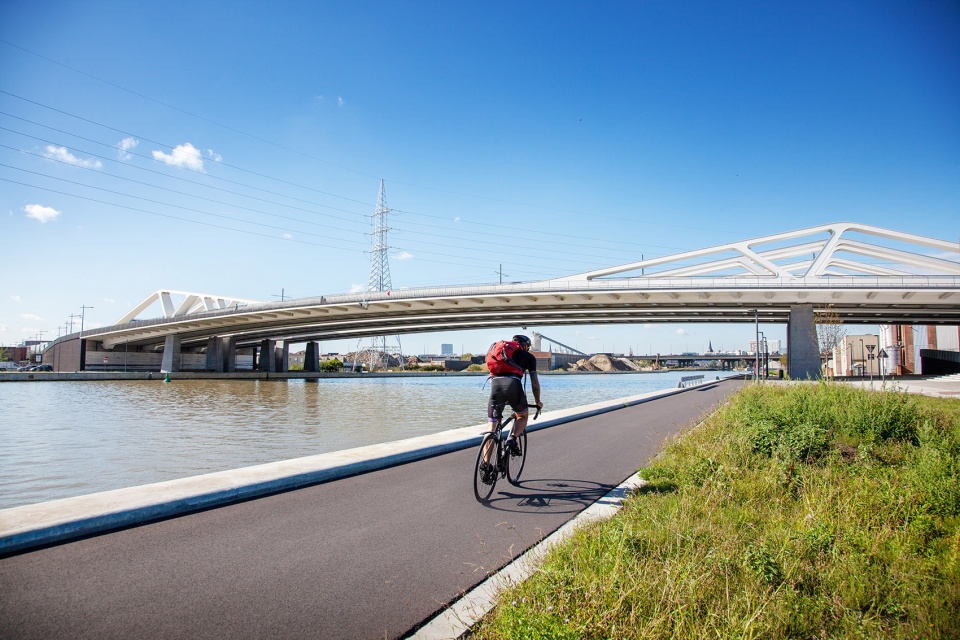 The new Theunis Bridge architectural studio ZJA