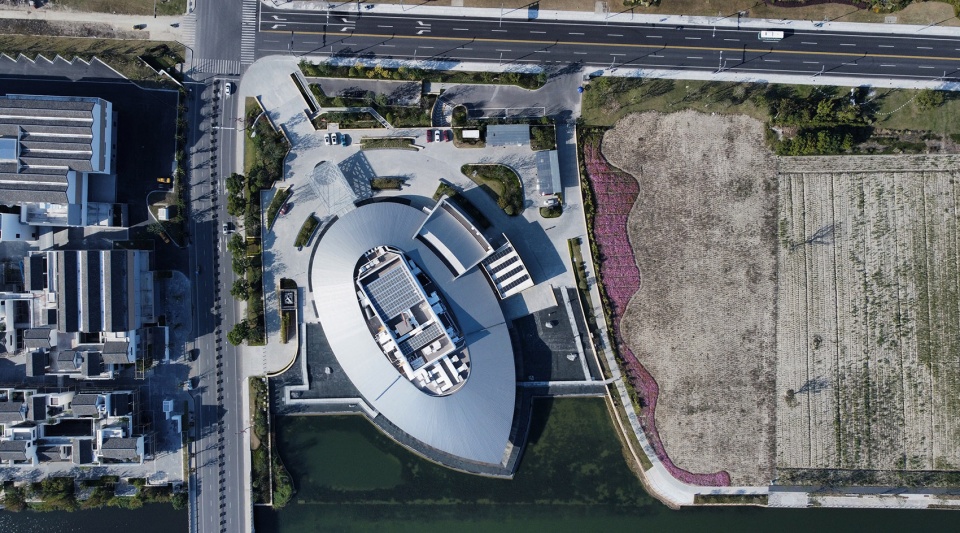 Floating Leaf China by GREEN ARCHITECTS