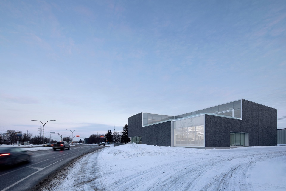 Lafond Desjardins Dental Laboratory by ACDF Architecture