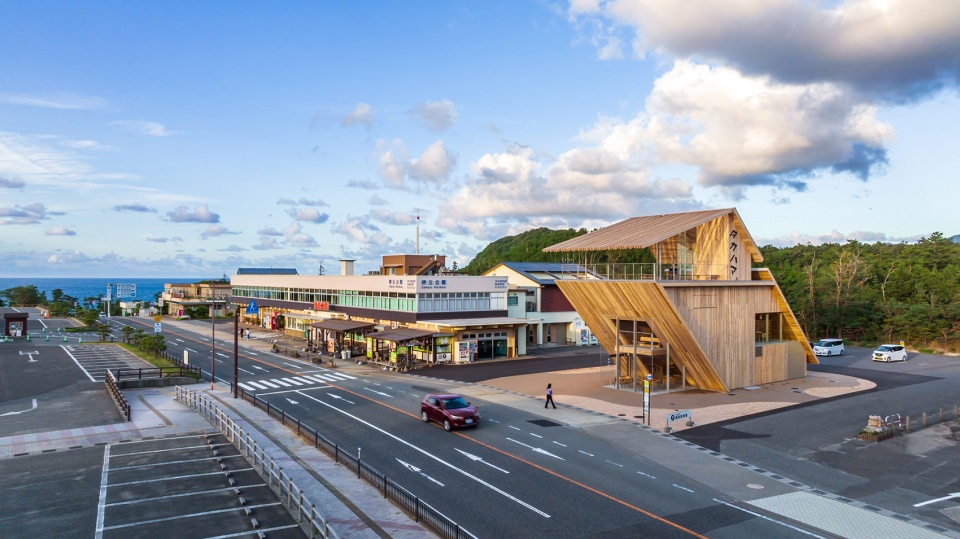 Takahama Cafe by Kengo Kuma and Associates