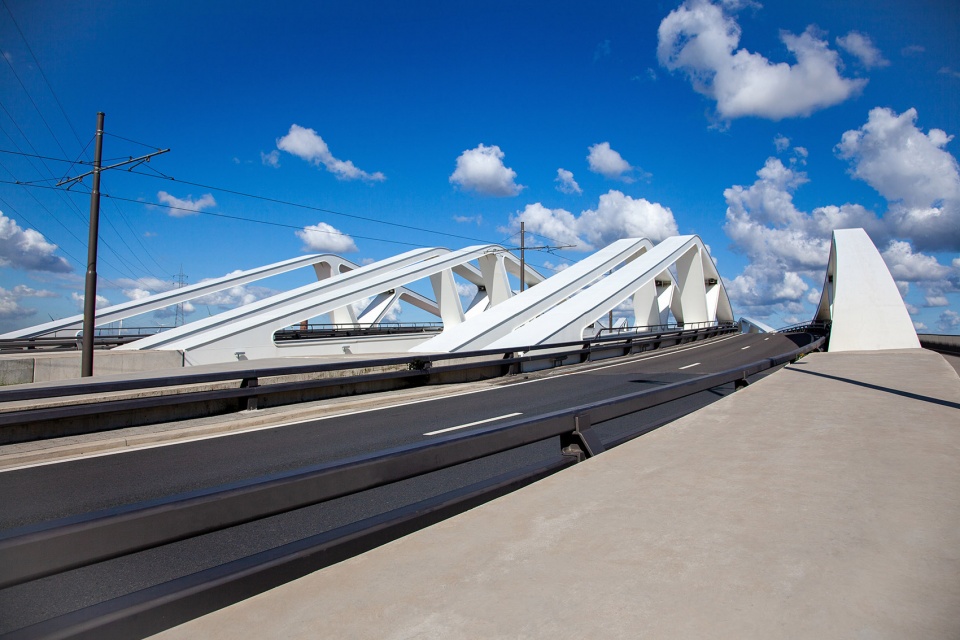 The new Theunis Bridge architectural studio ZJA
