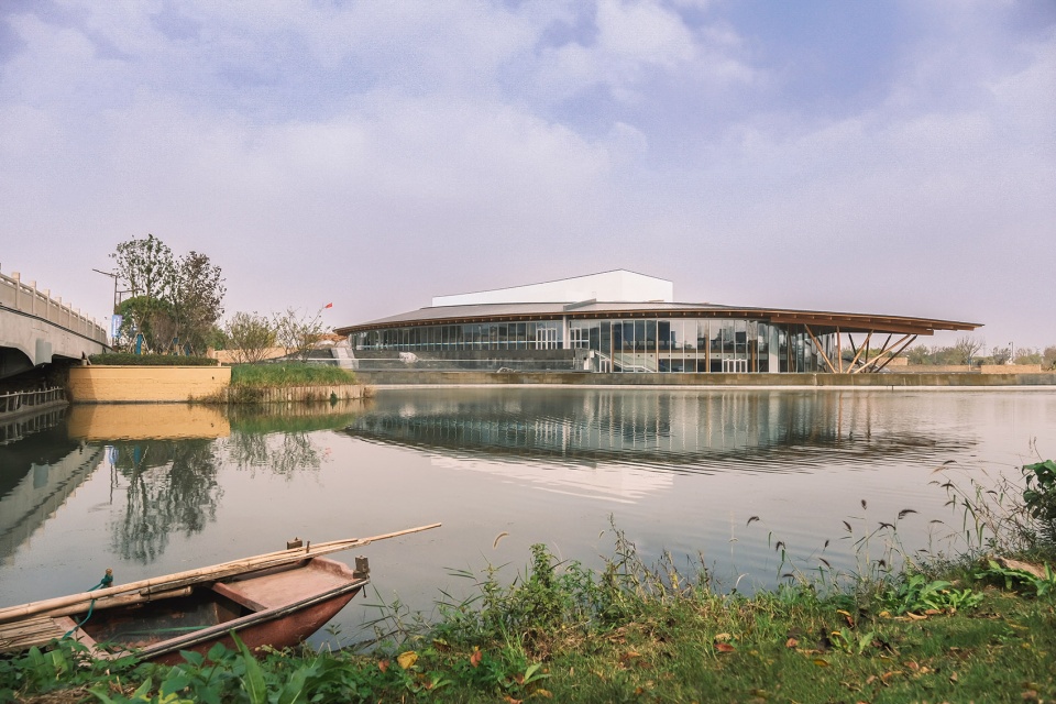 Floating Leaf China by GREEN ARCHITECTS