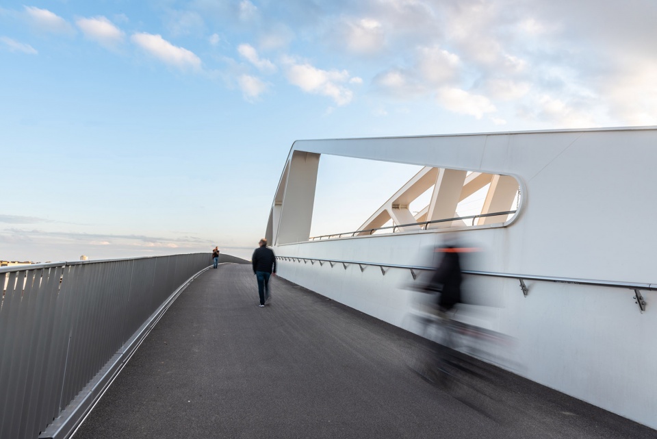 The new Theunis Bridge architectural studio ZJA