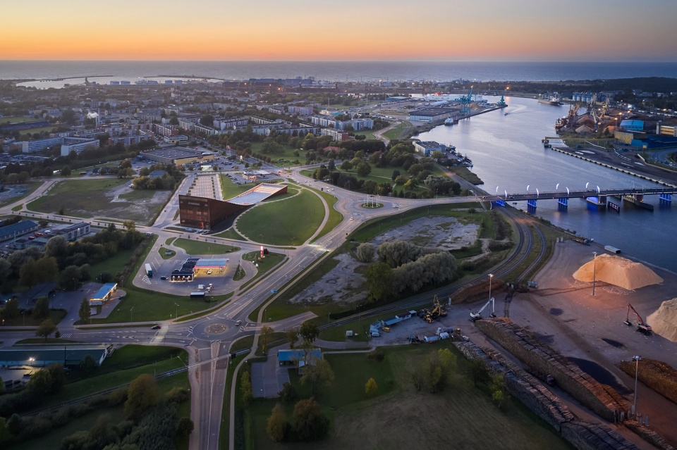 VIZIUM Science and Innovation Centre by Audrius Ambrasas Architects