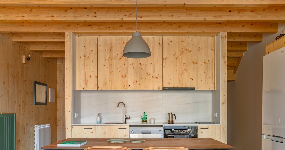 wooden houses in vidra by sau taller darquitectura