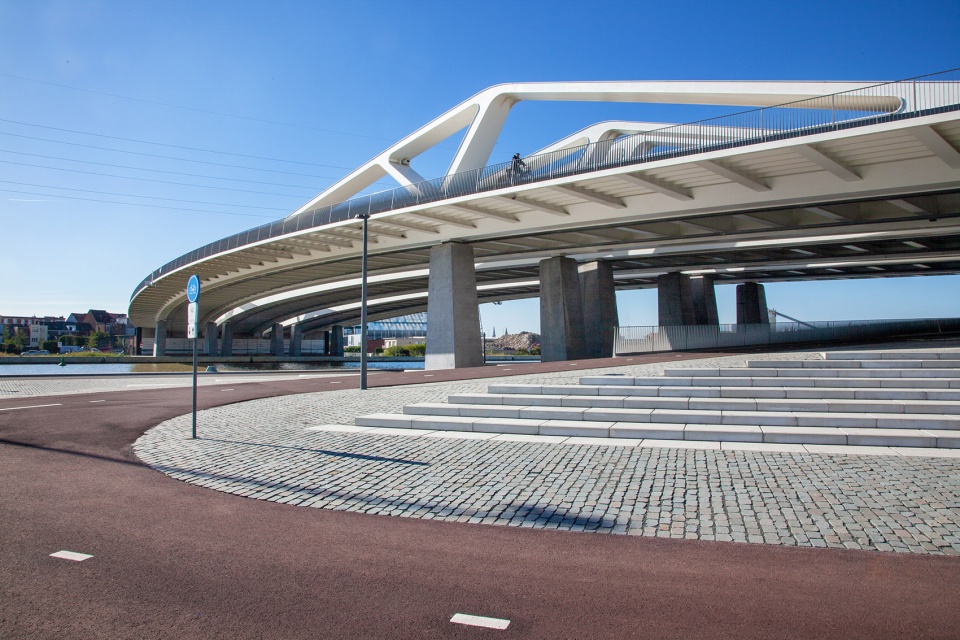 The new Theunis Bridge architectural studio ZJA