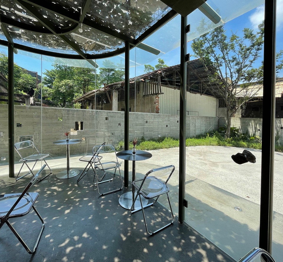 51 voids of de hostel by studio apl