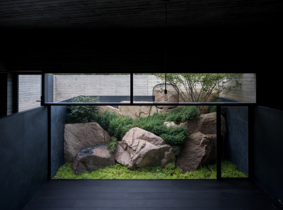 The Upper Cloister in Aranya Golden Mountain Jinshanling by Atelier Deshaus