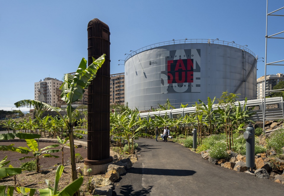 el tanque garden by fernando menis architects