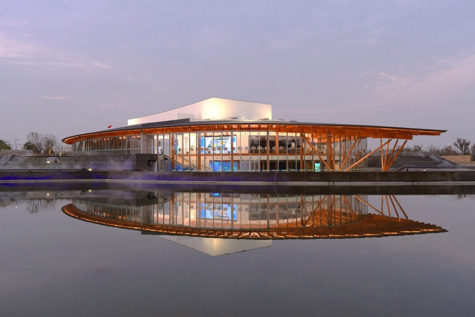 Floating Leaf China by GREEN ARCHITECTS