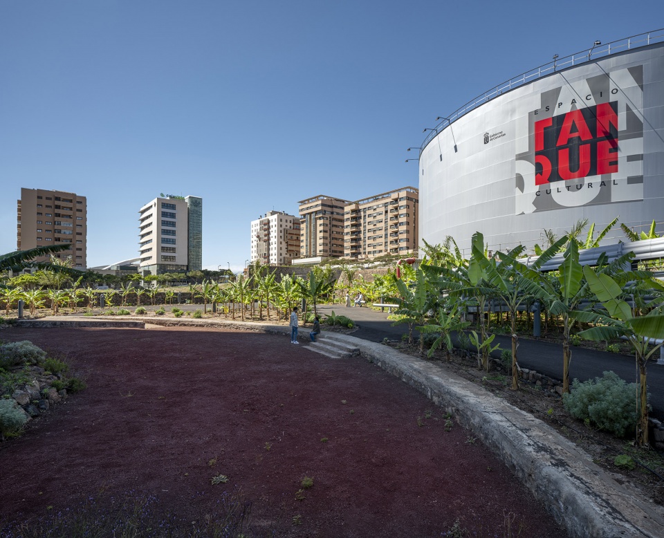 el tanque garden by fernando menis architects