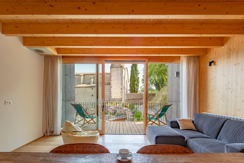 wooden houses in vidra by sau taller darquitectura