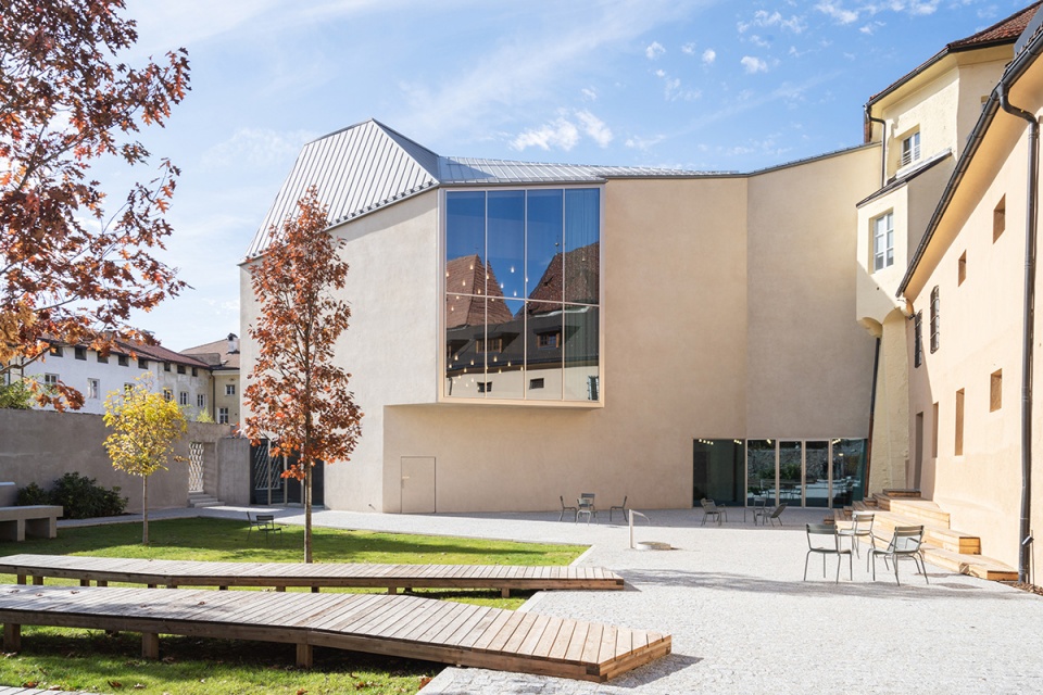new brixen public library by carlana mezzalira pentimalli