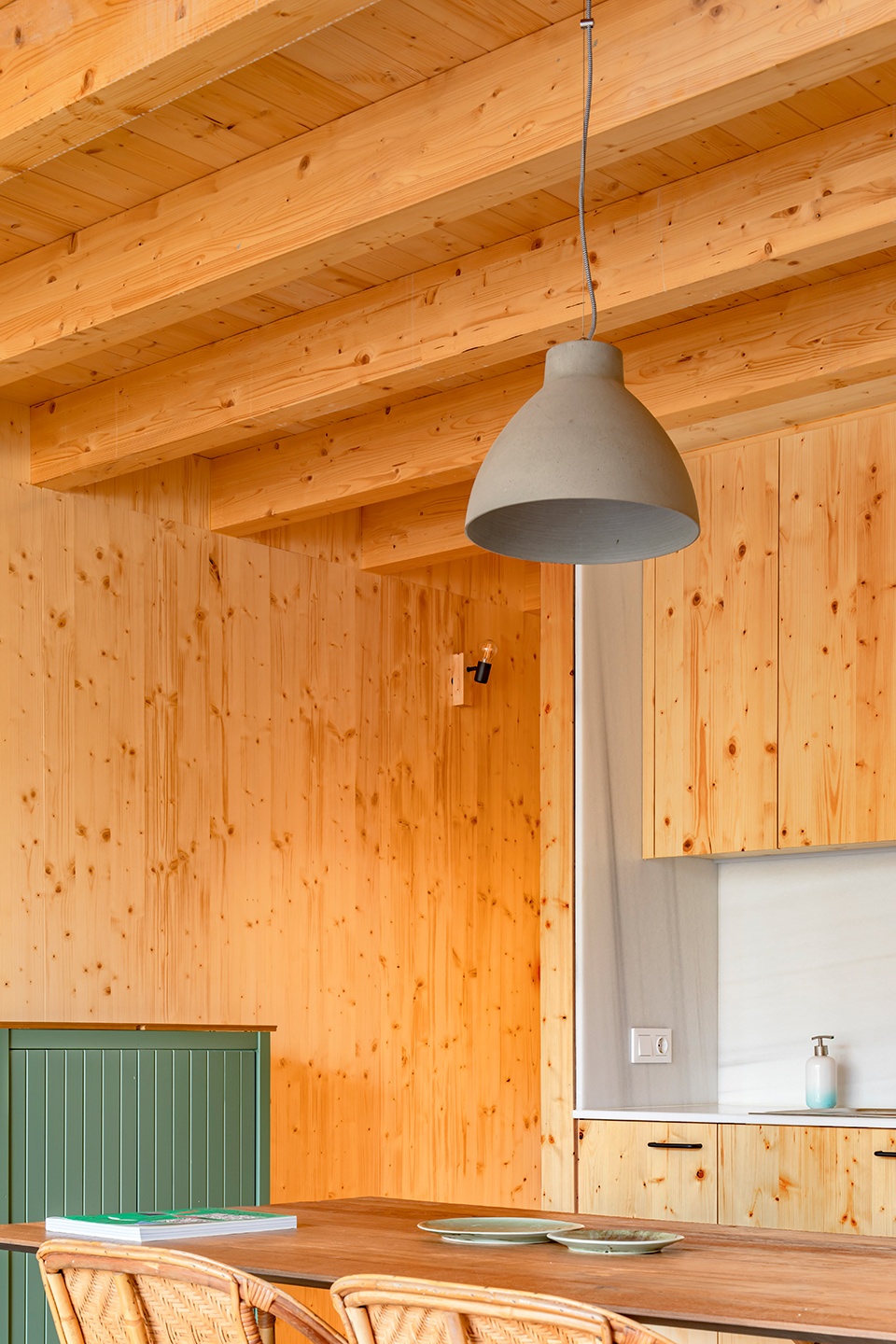 wooden houses in vidra by sau taller darquitectura