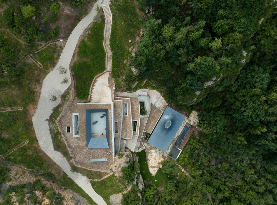 The Upper Cloister in Aranya Golden Mountain Jinshanling by Atelier Deshaus