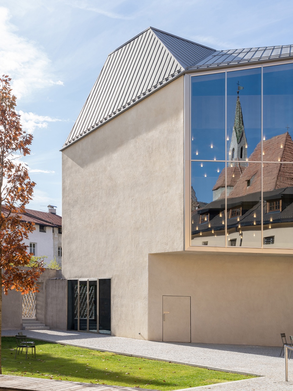 new brixen public library by carlana mezzalira pentimalli
