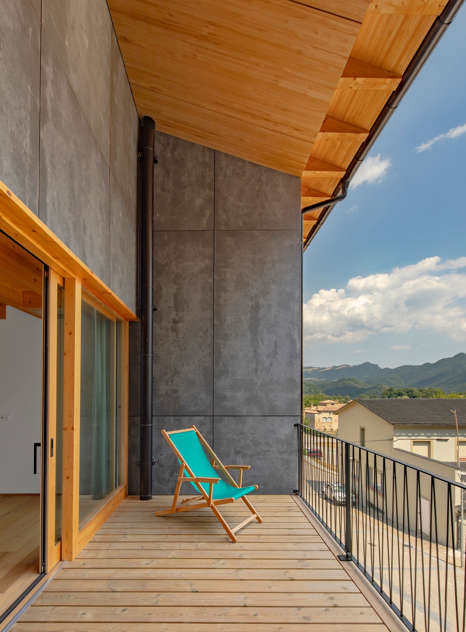 wooden houses in vidra by sau taller darquitectura