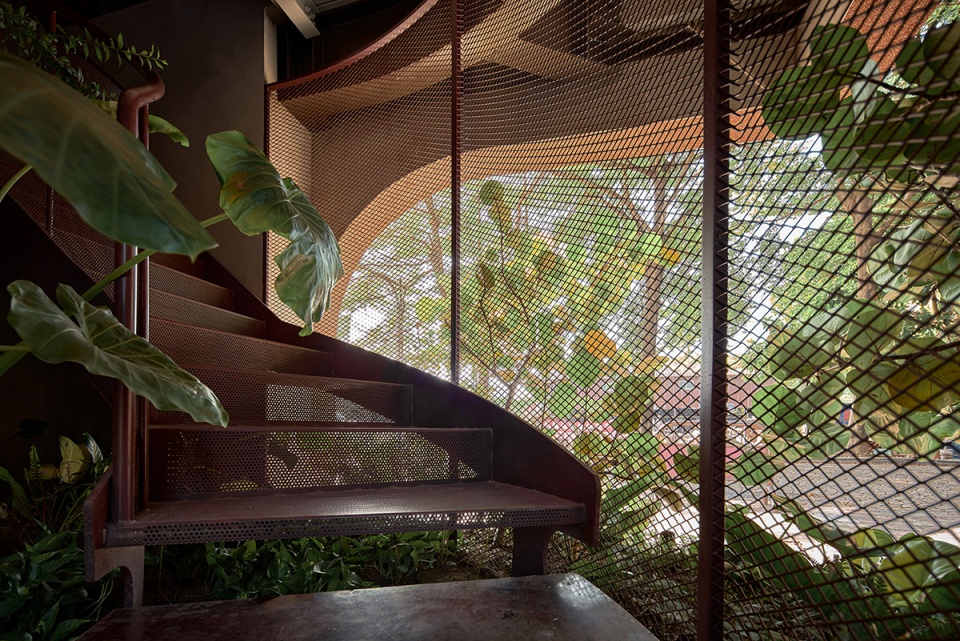 51 voids of de hostel by studio apl