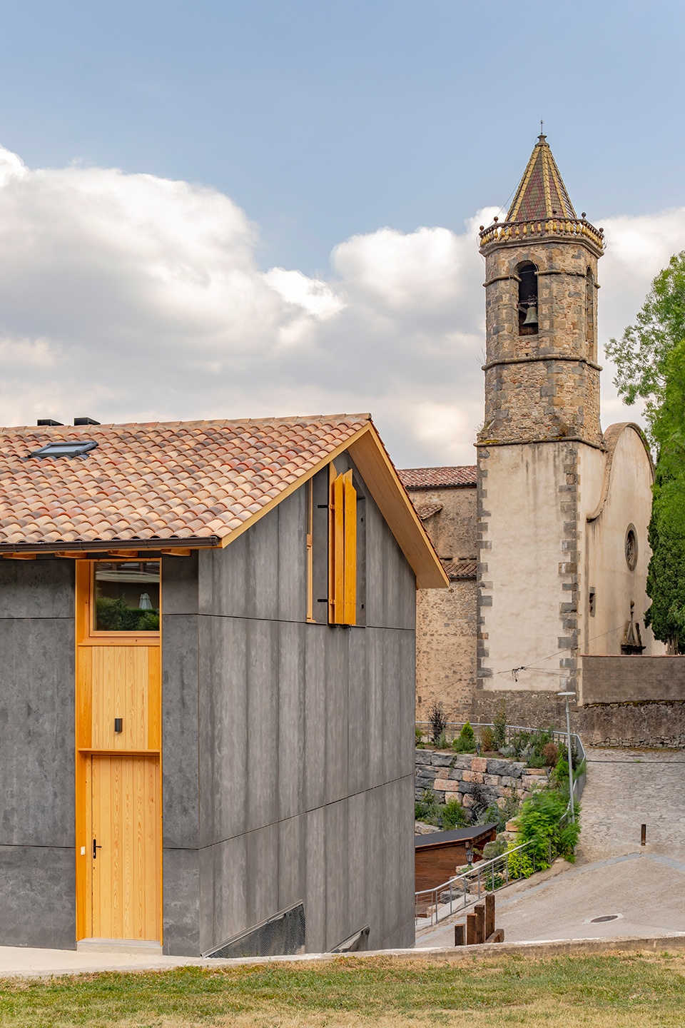 wooden houses in vidra by sau taller darquitectura