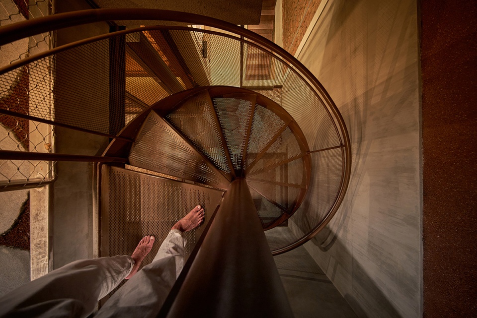 51 voids of de hostel by studio apl