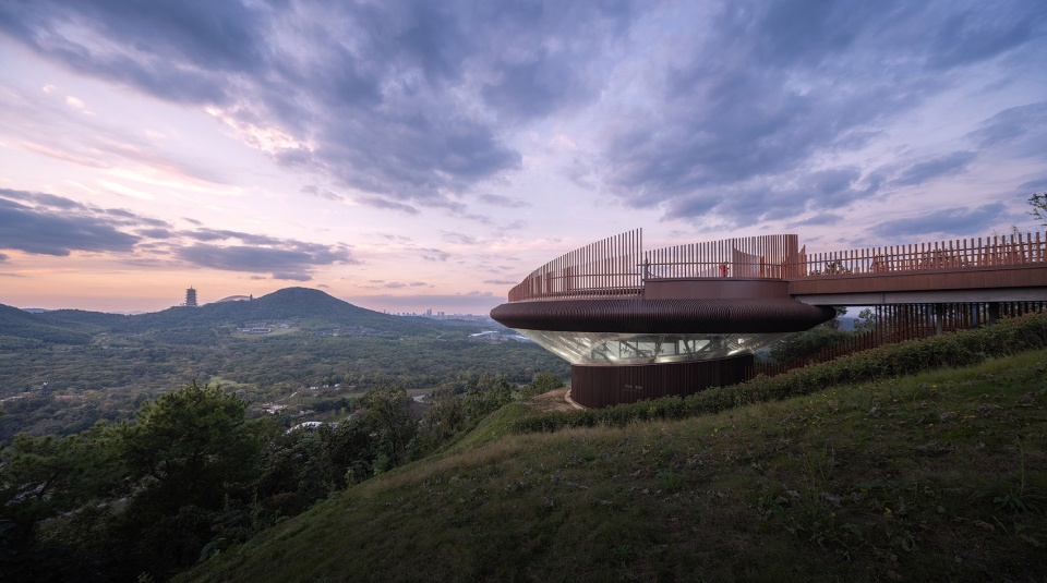 The fire lookout at the top of hill by ata