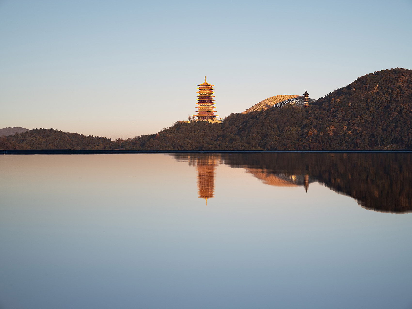 the-fire-lookout-at-the-top-of-hill-by-architectural-and-engineers-co