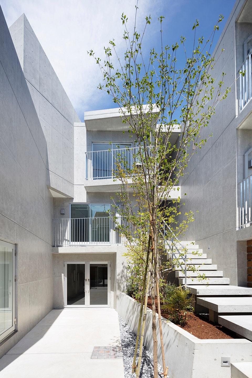 Ideareve Ikegami by Ryuichi Sasaki Architecture