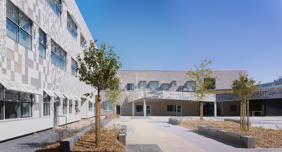 college lucie aubrac by coldefy and associates