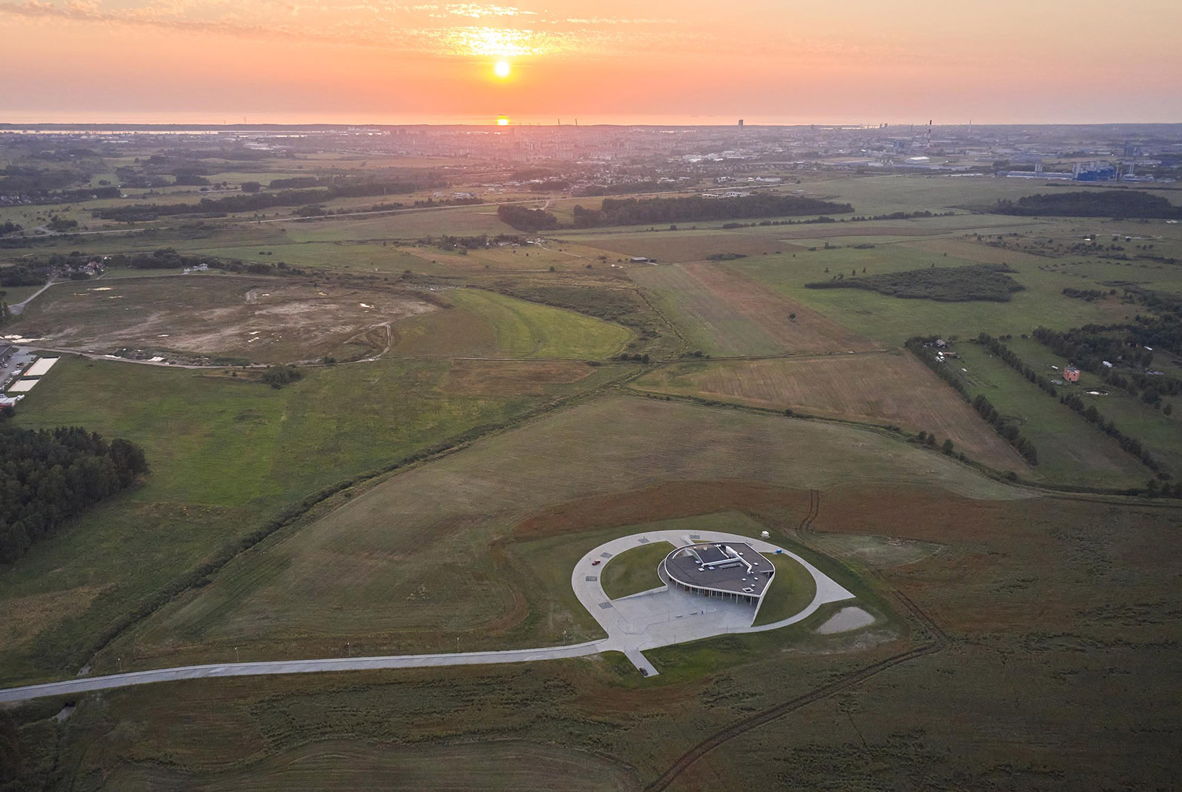 Crematorium THE TUMULUS by AEXN Architects 谷德设计网