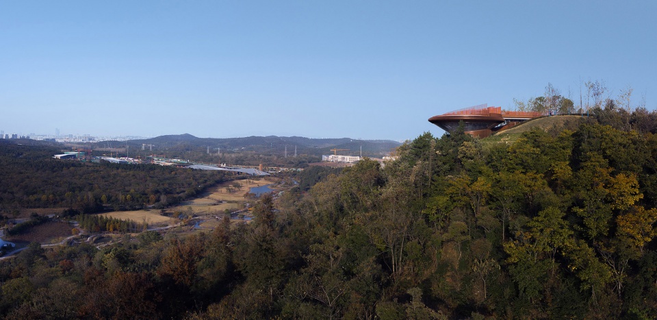 The fire lookout at the top of hill by ata