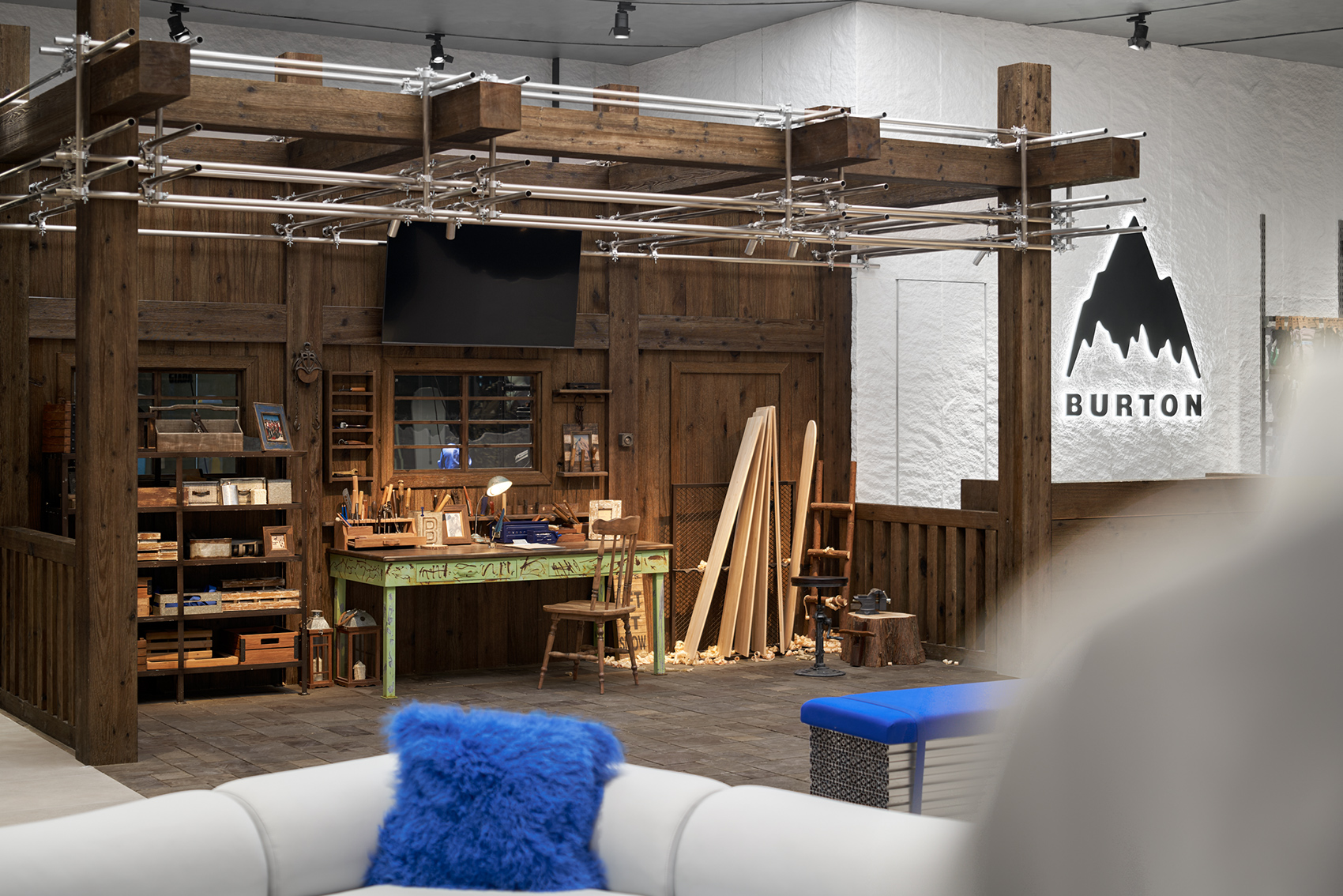 BURTON Chengdu flagship store By SA&BOO Studio 谷德设计网