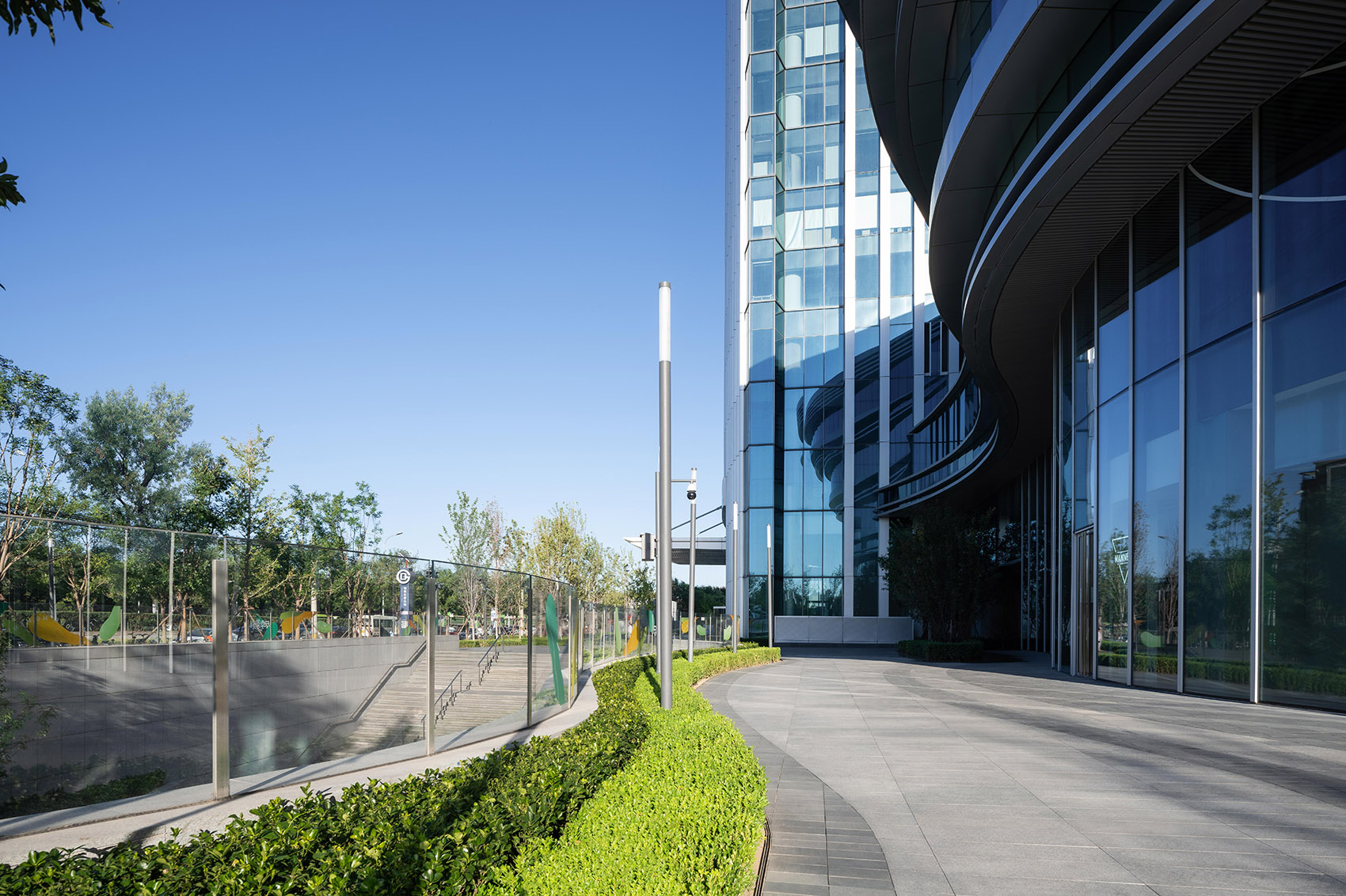 Beijing Lize PingAn Fortune Center, China by OneScape - 谷德设计网
