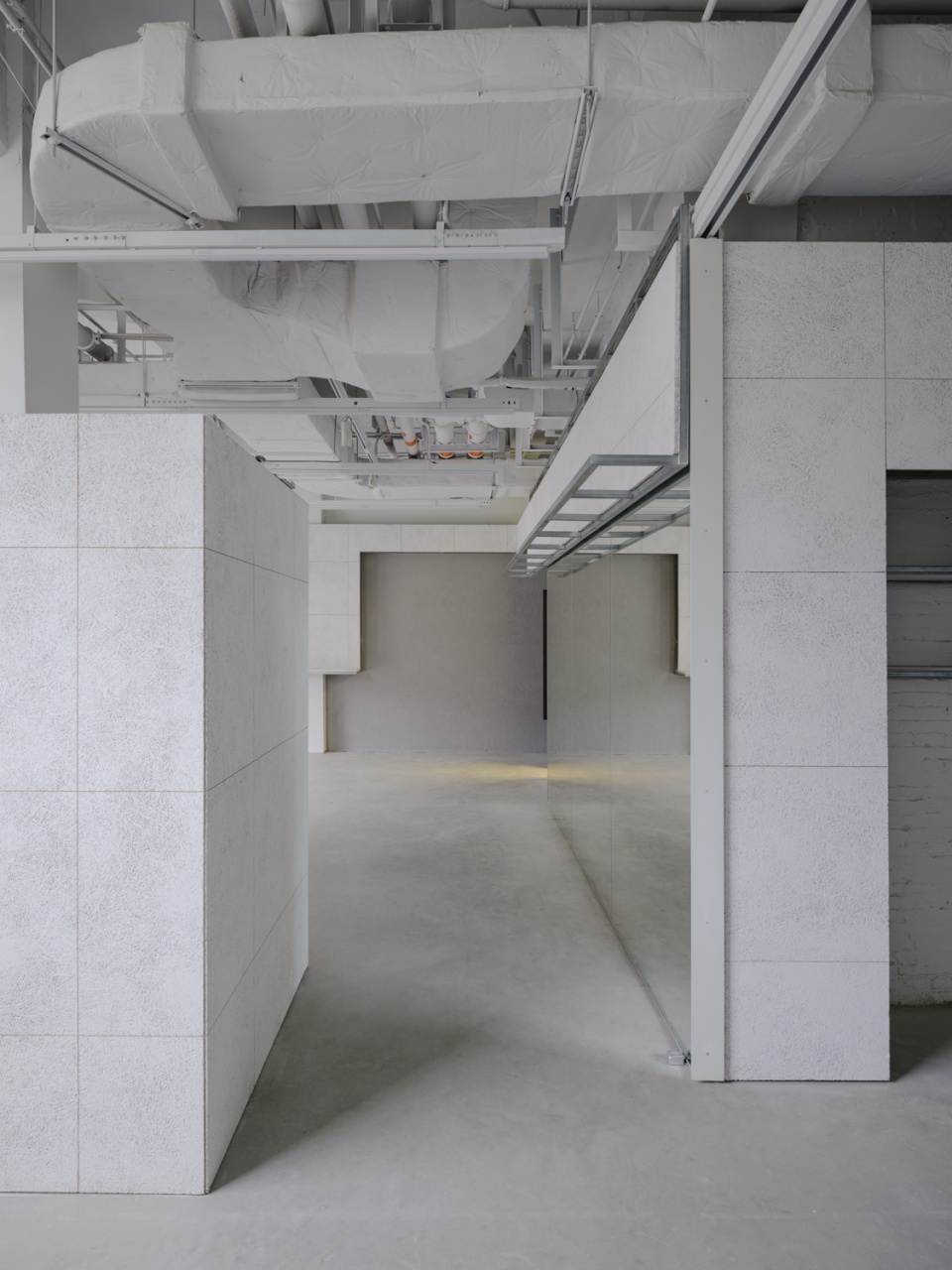 SPACE AS DRESS DRESS AS VESSEL China by studio profile