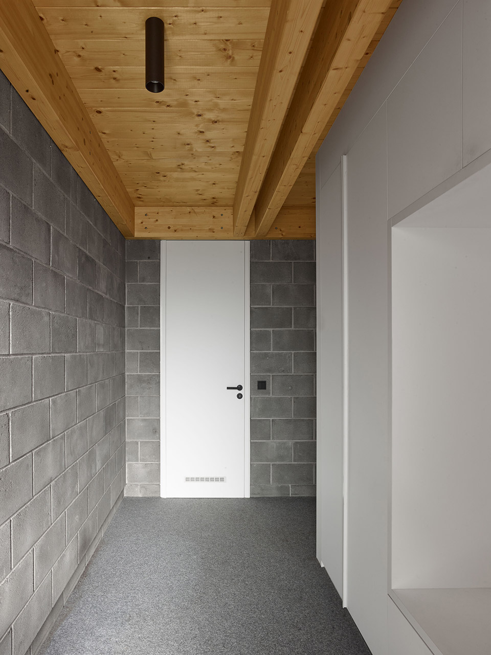 House That Opens Up To The Sun By Stempel Tesar Architekti house-that-opens-up-to-the-sun-by-stempel-tesar-architekti