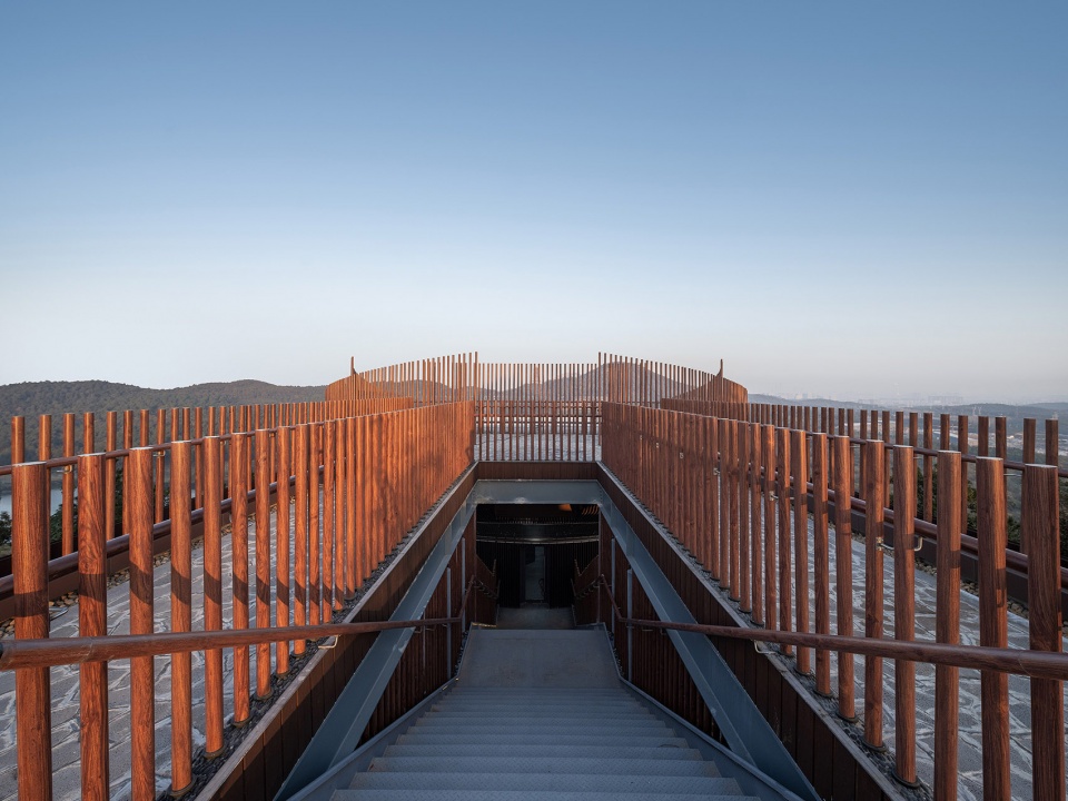 The fire lookout at the top of hill by ata