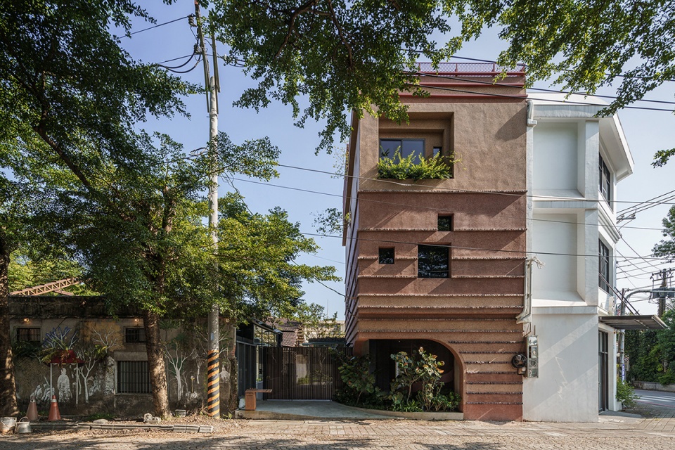 51 voids of de hostel by studio apl