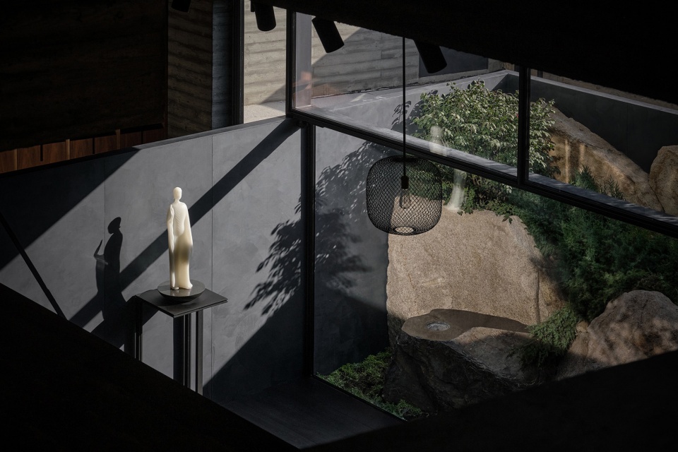 The Upper Cloister in Aranya Golden Mountain Jinshanling by Atelier Deshaus