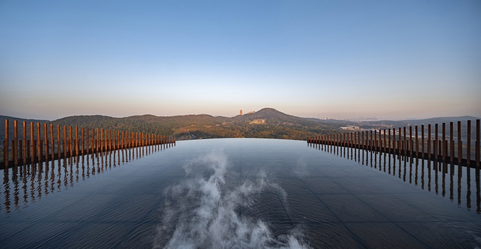 The fire lookout at the top of hill by ata