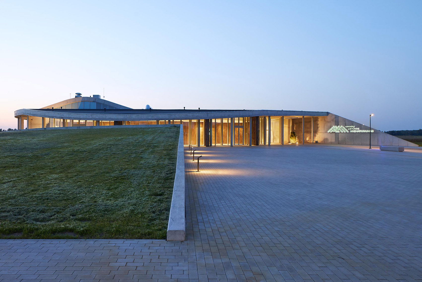 Crematorium THE TUMULUS by AEXN Architects 谷德设计网