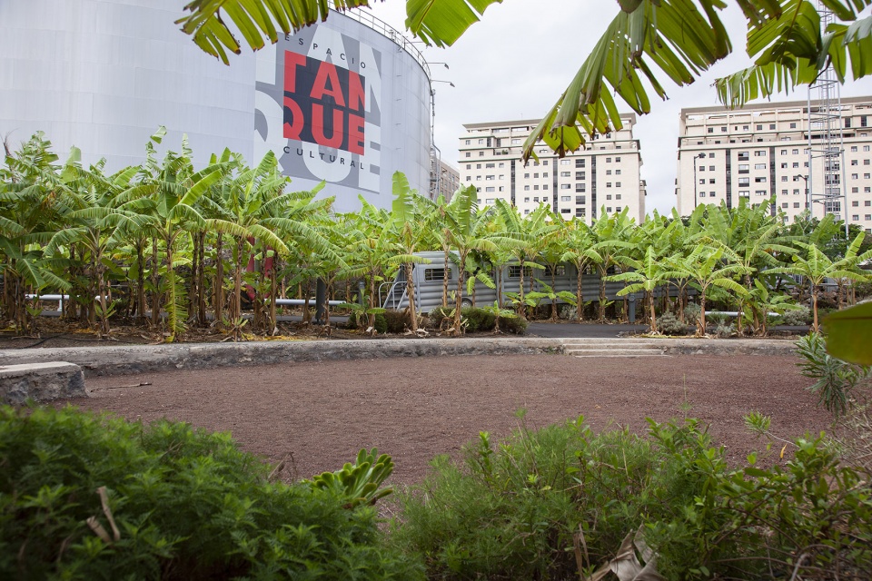 el tanque garden by fernando menis architects