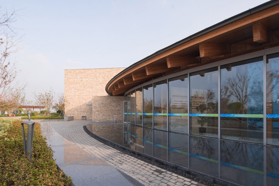 Floating Leaf China by GREEN ARCHITECTS