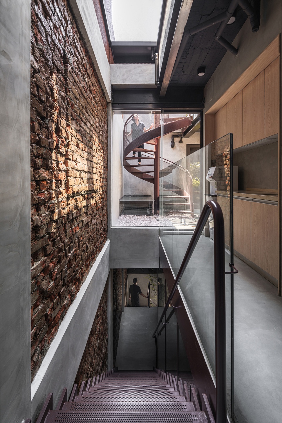 51 voids of de hostel by studio apl