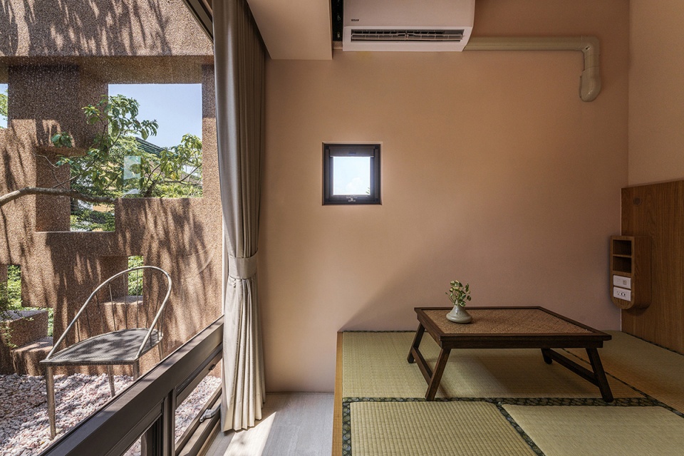 51 voids of de hostel by studio apl