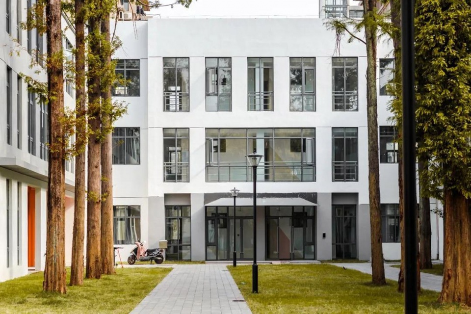 No 78 Bancang Street Nanjing China by DUTS Design
